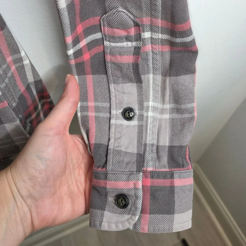 J. Crew Button Up Mens Small‎
